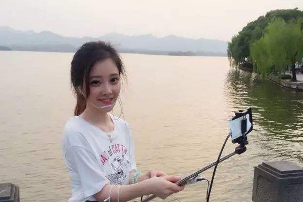 冯提莫被男嘉宾摸腿原视频是什么节目 马松摸冯提莫腿视频19次