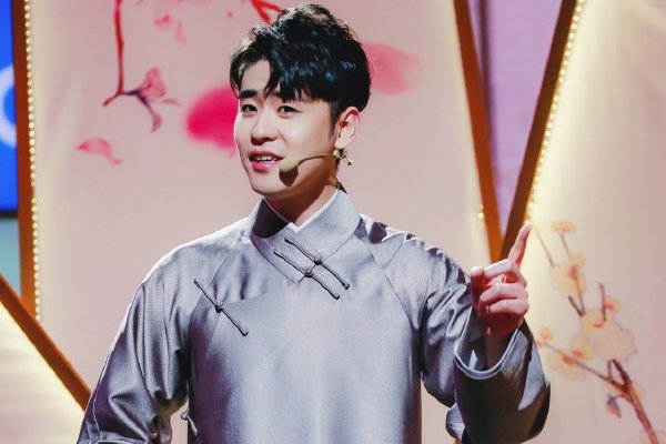 张云雷胸口纹身 喜欢听二爷的相声尤其是他的歌与小曲