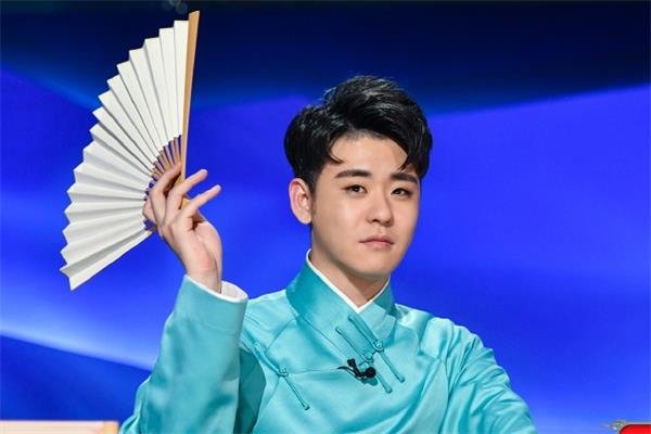 张云雷胸口纹身 喜欢听二爷的相声尤其是他的歌与小曲