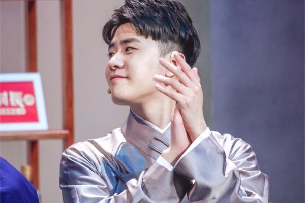 张云雷胸口纹身 喜欢听二爷的相声尤其是他的歌与小曲
