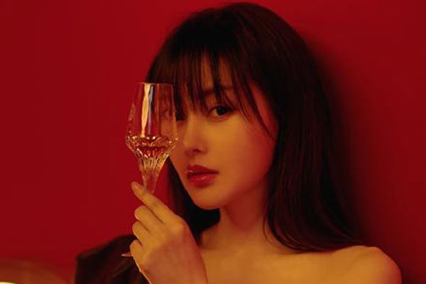 张天爱个人资料 蕾丝上衣忍不住“哇塞”出声