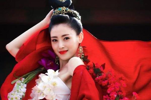 张天爱个人资料 蕾丝上衣忍不住“哇塞”出声