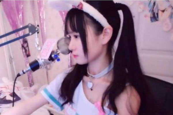 黄鳝女直播琪琪资料 被说死亡手术台取出黄鳝