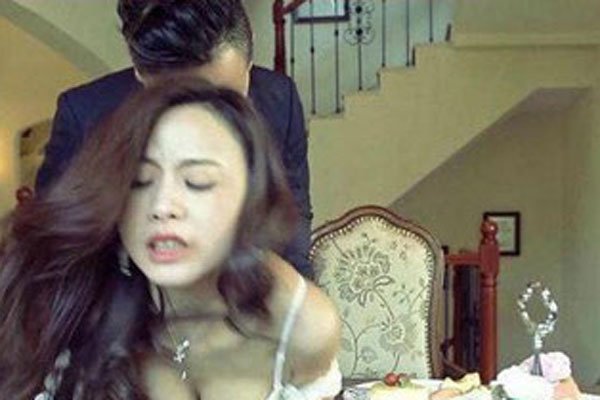 陈翔六点半球球被按桌子上嘿嘿嘿 球球脱网袜被霸道总裁餐桌xx