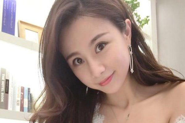 陈翔六点半球球被按桌子上嘿嘿嘿 球球脱网袜被霸道总裁餐桌xx