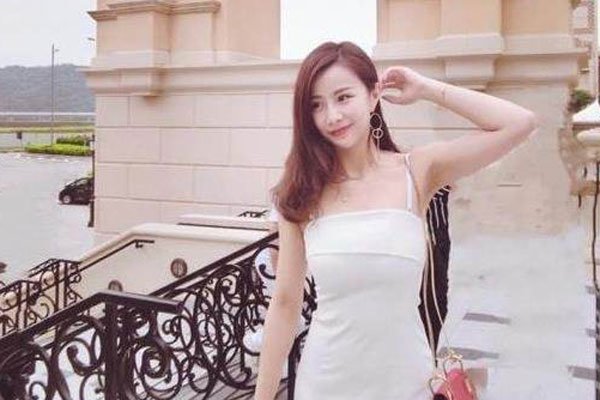 陈翔六点半球球被按桌子上嘿嘿嘿 球球脱网袜被霸道总裁餐桌xx