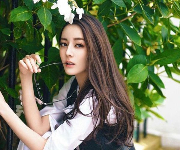 迪丽热巴是维族的败类? 片场耍大牌人设崩塌成黑料女王