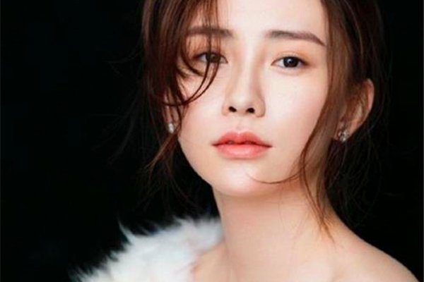 马秋子和谁长得像 马秋子杨颖对比照确实长得挺像