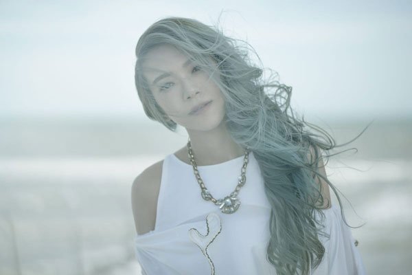 张芸京是男还是女 嗓子怎么回事是不是变过性