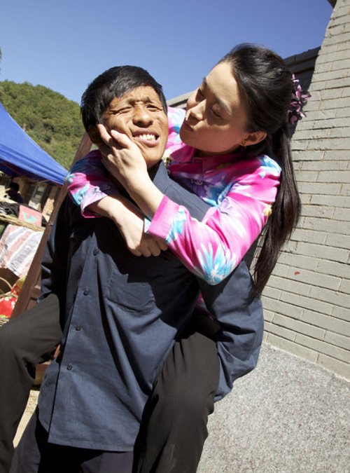 关婷娜宋小宝激情床戏吻戏 关婷娜和宋小宝歌曲小品
