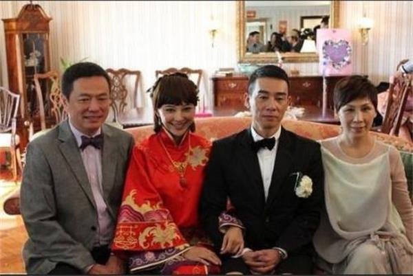 应采儿父母背景强大 怪不得采儿爱笑,原来应爸就是爱笑