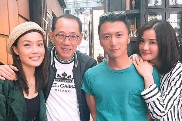 容祖儿和杨受成有一腿吗 曾经容跟在杨后面寸步不离非常会来事儿