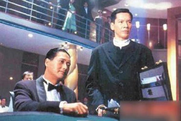 张子强为什么下跪给向华强 看他们的经历不该这么问的