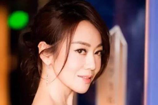 闫妮不雅照事件 虽然闫妮有点二,但她很真实