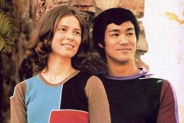 李小龙老婆琳达改嫁谁 死在女人的床上老婆怎么看