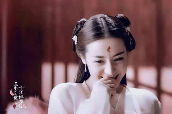 迪丽热巴三部曲是什么 这样的动图看着都假你信