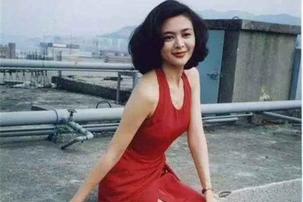 高尔夫事件中女主角为什么取不出来 高尔夫的宽度是香蕉的好几倍啊