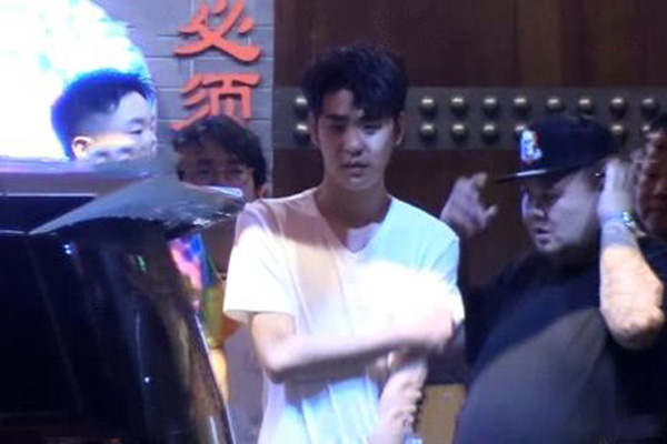 张云雷怎么消失了 被封杀街头痛哭原因曝光
