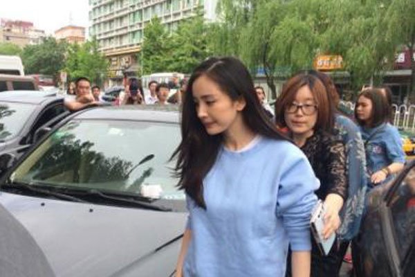 杨幂被灌醉全图视频 网络黑谁的话好容易啊