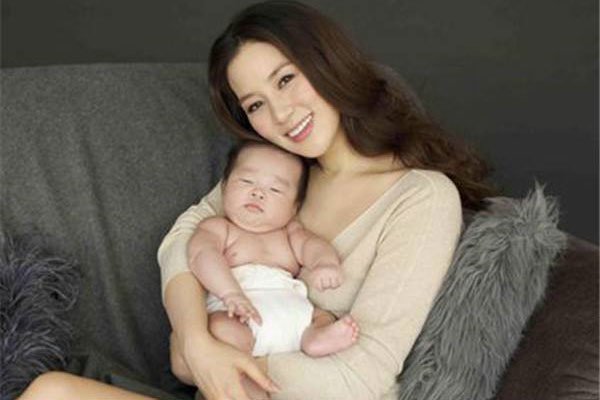 徐子淇的命怎么那么好 家里几十个保姆保安全部负责孩子起居和安全