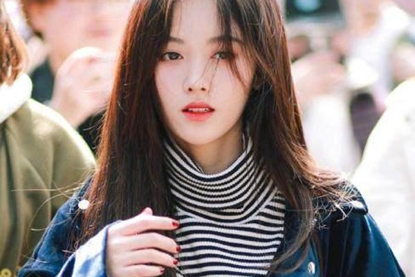 鞠婧祎被扒胸罩的视频 电影中的剧情自己愿意脱