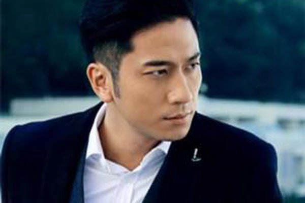 张馨予黑是真历史 和吴卓羲激情床照为啥那么激动呢