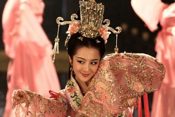 中国古代妖淫艳后排行 不管多大年纪都被君主抢来当女人