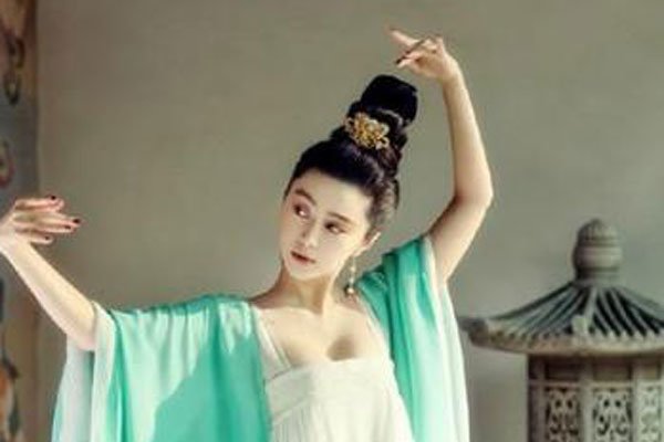 范冰冰的胸好看吗 不好看能有相似的模拟娃娃