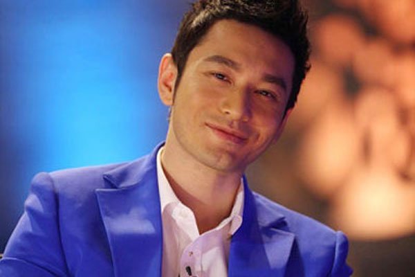 黄晓明和baby官宣离的婚是真的吗 协议夫妻都是在各玩各