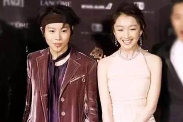 窦靖童个人资料简介 酷帅短发是男生还是女生