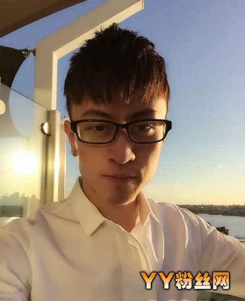 秦奋king的爸爸是谁 2250万法拉利车祸车主秦奋家庭背景