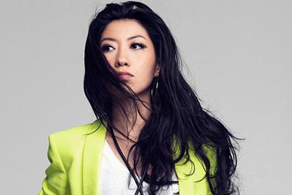 曲婉婷为什么被叫曲婊 比自己大那么多的男人鬼混没有好名声