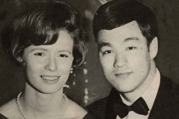 李小龙死亡真相死因 和丁佩一天8次什么意思