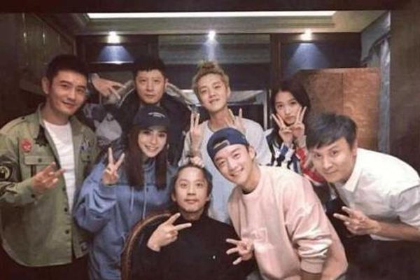 鹿晗的女朋友是谁 全地球人都知道是关晓彤