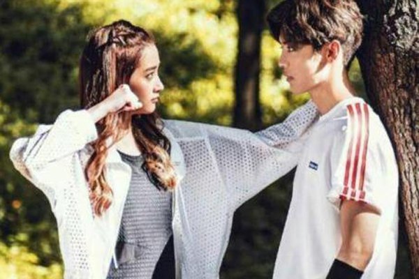 鹿晗的女朋友是谁 全地球人都知道是关晓彤