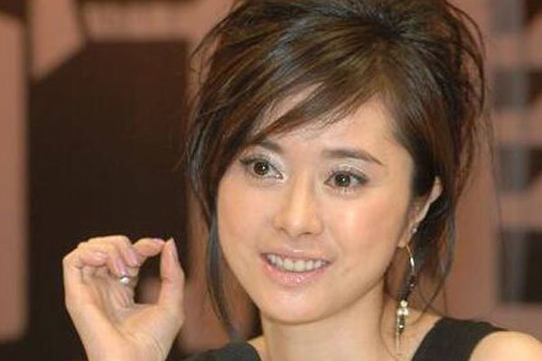 何美钿的老公是谁 为了老公退出演艺圈如今憔悴