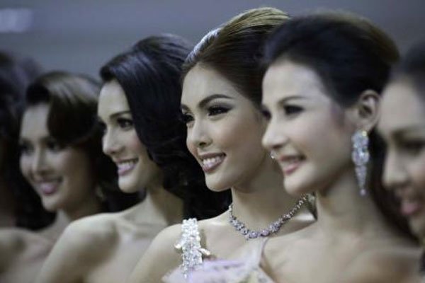 nisamanee男儿身 在泰国见到美女千万不要着急乱来