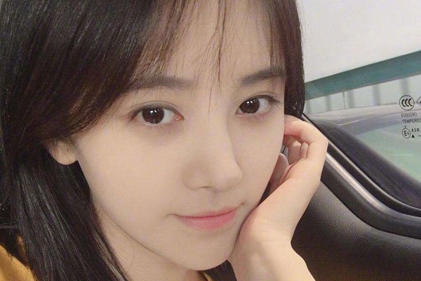 鞠婧祎整容网红前照片 四千年美女素颜丑照对比图片