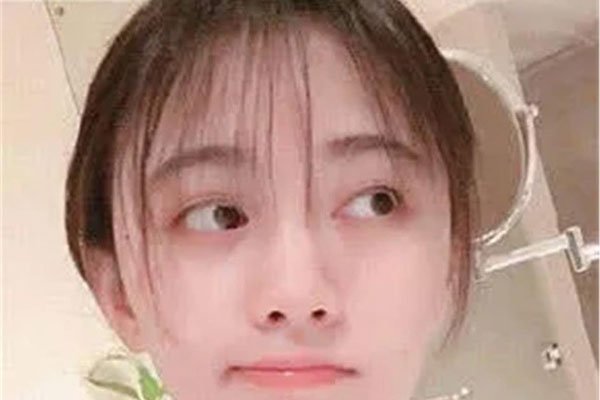鞠婧祎整容网红前照片 四千年美女素颜丑照对比图片