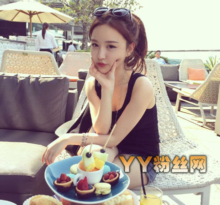 雪梨真实姓名和王思聪什么关系 雪梨Cherie朱宸惠整容对比照