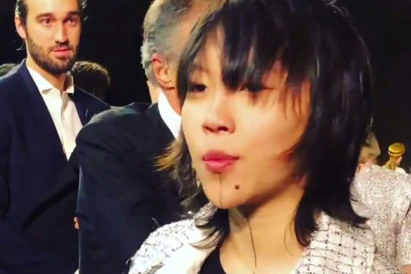 窦靖童周迅公布恋情 同框亲密互动感情好
