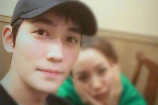 朱一龙有女朋友吗 不是传八年是圈外的女友吗