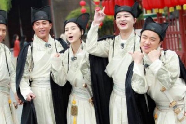 奔跑吧什么时候开播 李晨杨颖郑恺顶大梁