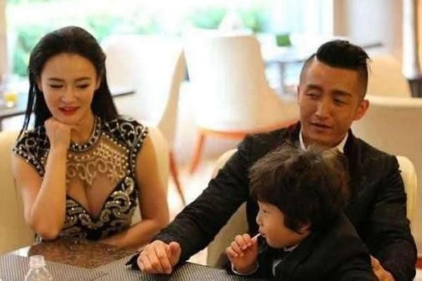 邹市明年收入多少 邹市明老婆身材傲人好性感
