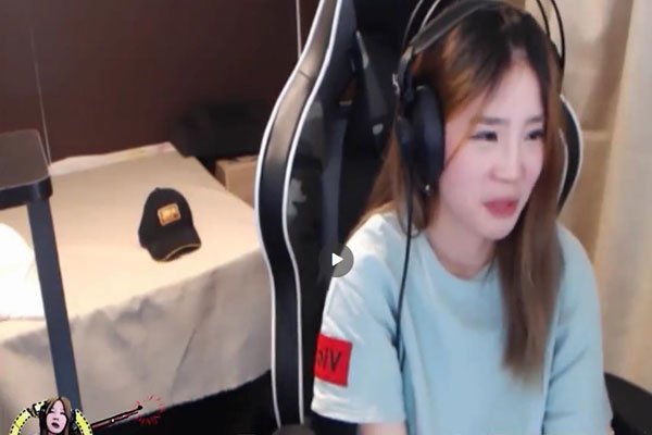 斗鱼妃凌雪的小儿子 给妃凌雪实锤的对她为所欲为了吗