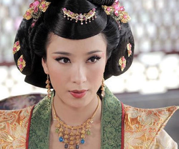 杨怡整容了吗 网友们不会较真这个问题了