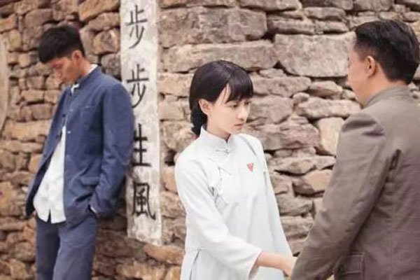 卜冠今为什么资源那么好被叫影后 看她片场的情况好像明白了一点