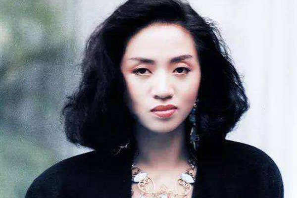 梅艳芳什么原因怎么走的 终身未婚身边男人不间断只恋爱不结婚