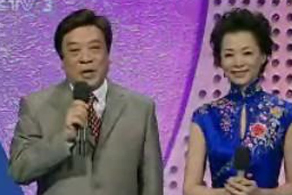 董卿和赵忠祥到底是什么关系 没进中央台前找到内部主持当男朋友