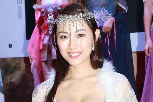 鸭王袁嘉敏40万艳照 辣鸡们赤裸裸的饭局